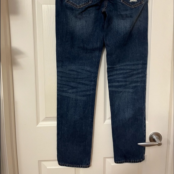 Distressed blue jeans. Excellent condition - Picture 4 of 4